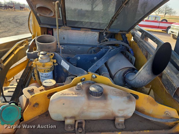 image for item ET5350 2013 John Deere 326D skid steer loader