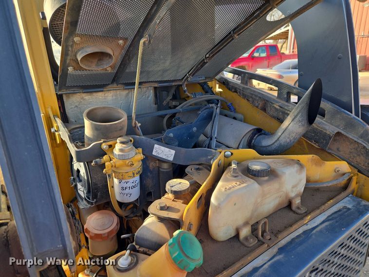 image for item ET5350 2013 John Deere 326D skid steer loader