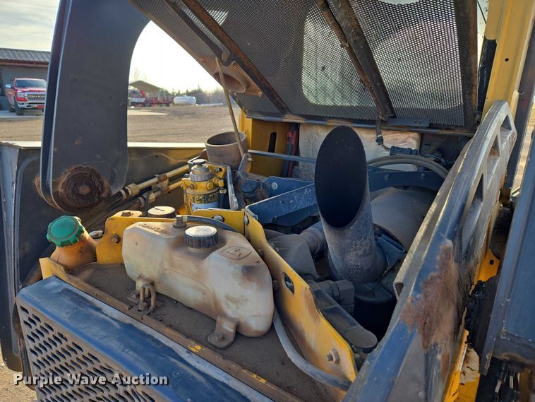 image for item ET5350 2013 John Deere 326D skid steer loader