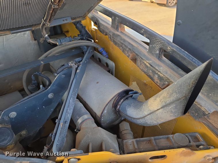 image for item ET5350 2013 John Deere 326D skid steer loader