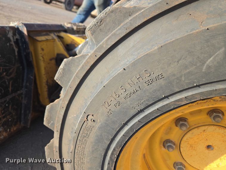 image for item ET5350 2013 John Deere 326D skid steer loader