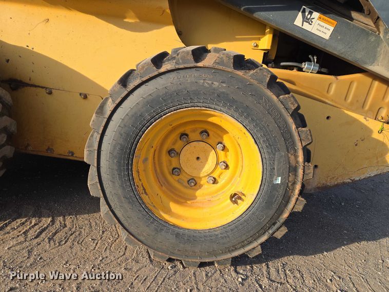 image for item ET5350 2013 John Deere 326D skid steer loader