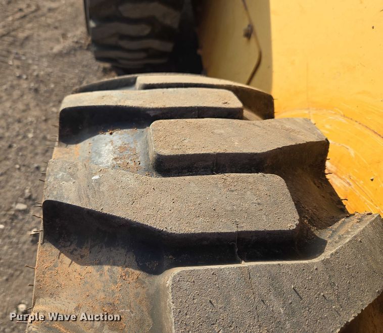 image for item ET5350 2013 John Deere 326D skid steer loader