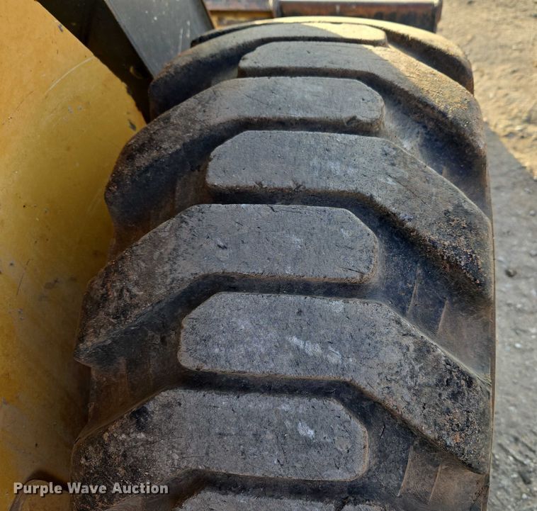 image for item ET5350 2013 John Deere 326D skid steer loader