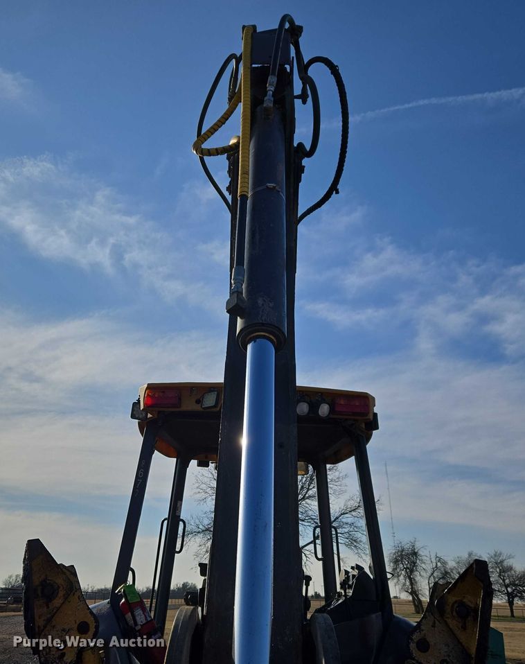 image for item ET5351 2008 John Deere 410J backhoe