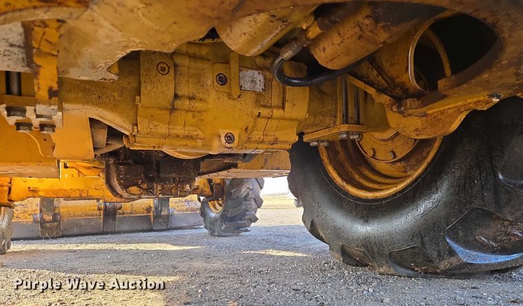 image for item ET5351 2008 John Deere 410J backhoe