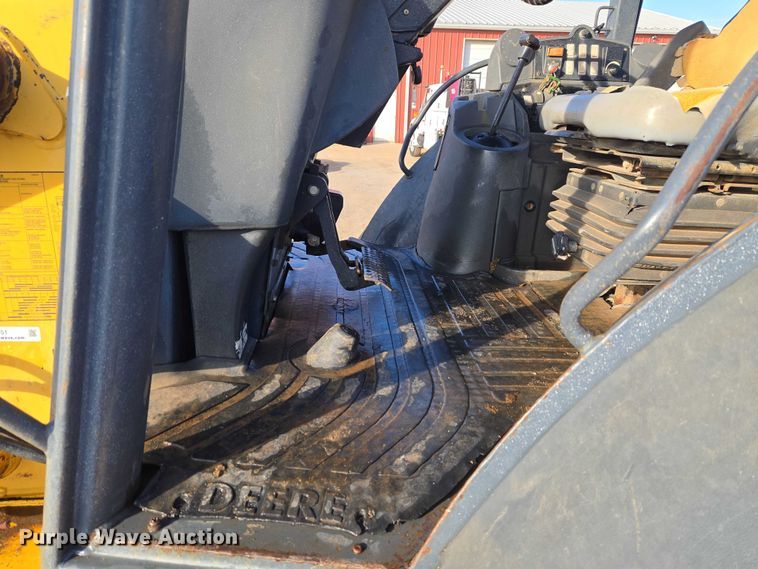 image for item ET5351 2008 John Deere 410J backhoe