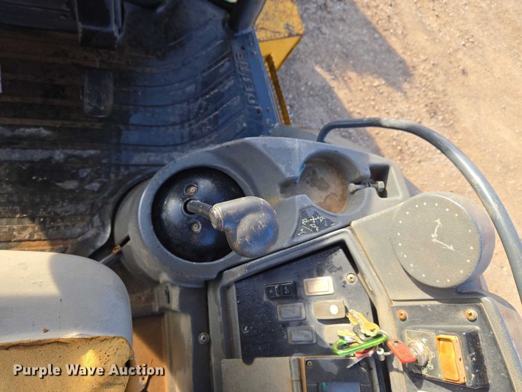 image for item ET5351 2008 John Deere 410J backhoe