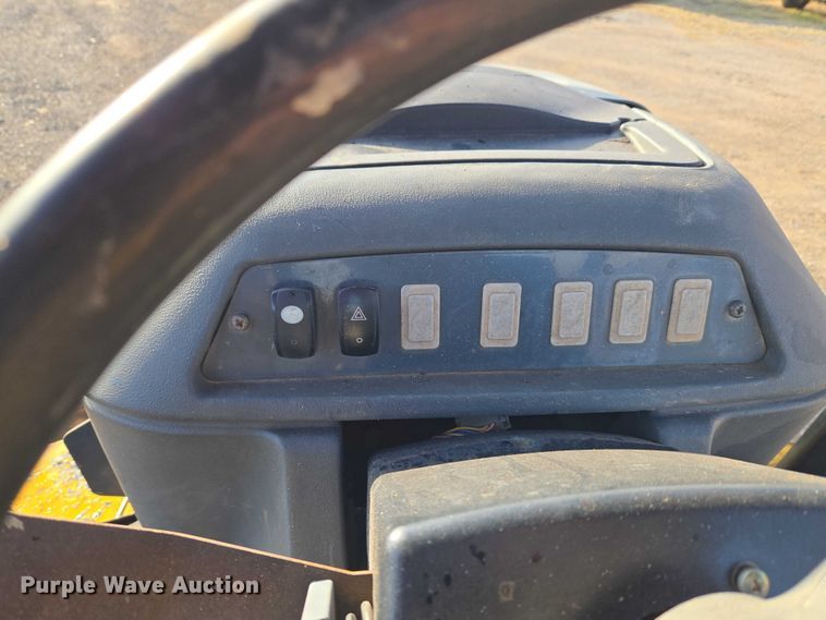 image for item ET5351 2008 John Deere 410J backhoe