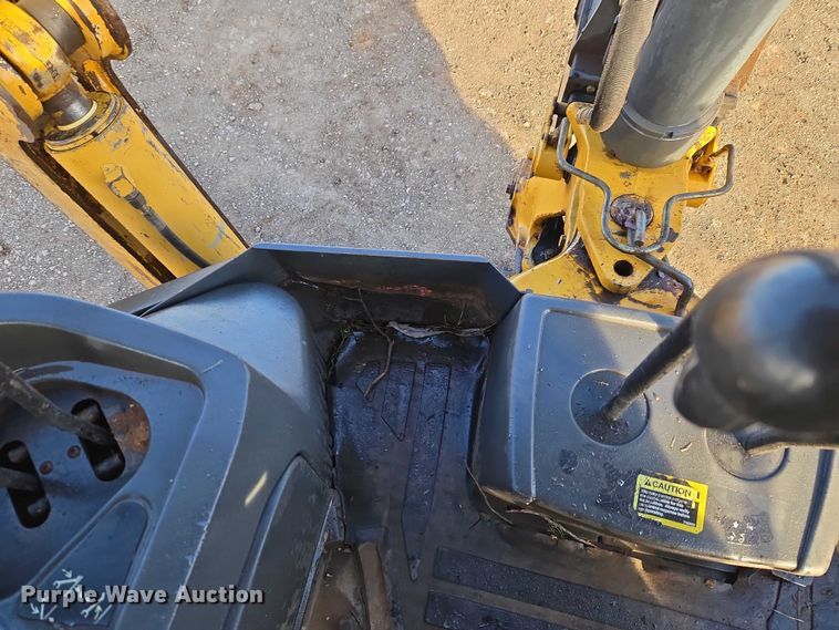 image for item ET5351 2008 John Deere 410J backhoe