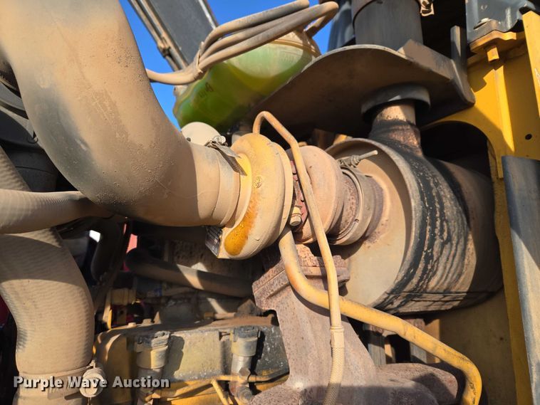 image for item ET5351 2008 John Deere 410J backhoe