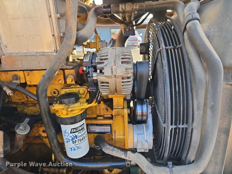 image for item ET5351 2008 John Deere 410J backhoe