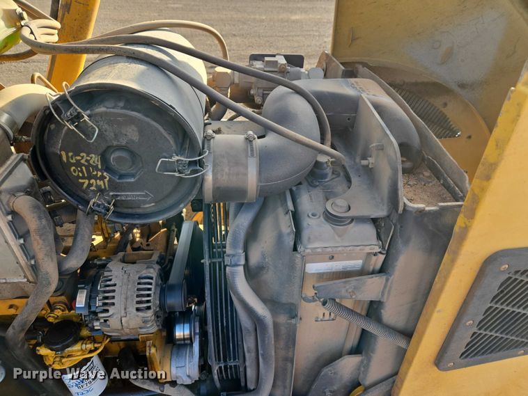 image for item ET5351 2008 John Deere 410J backhoe