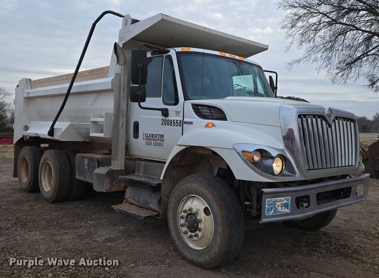 image for item ET5356 2008 International SF625 dump truck