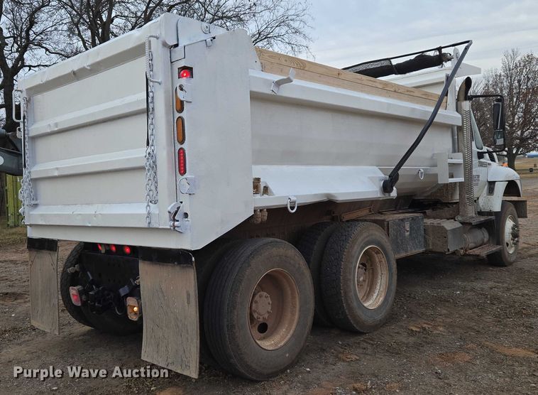 image for item ET5356 2008 International SF625 dump truck
