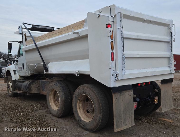 image for item ET5356 2008 International SF625 dump truck