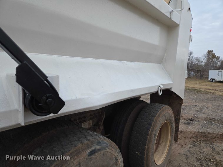 image for item ET5356 2008 International SF625 dump truck