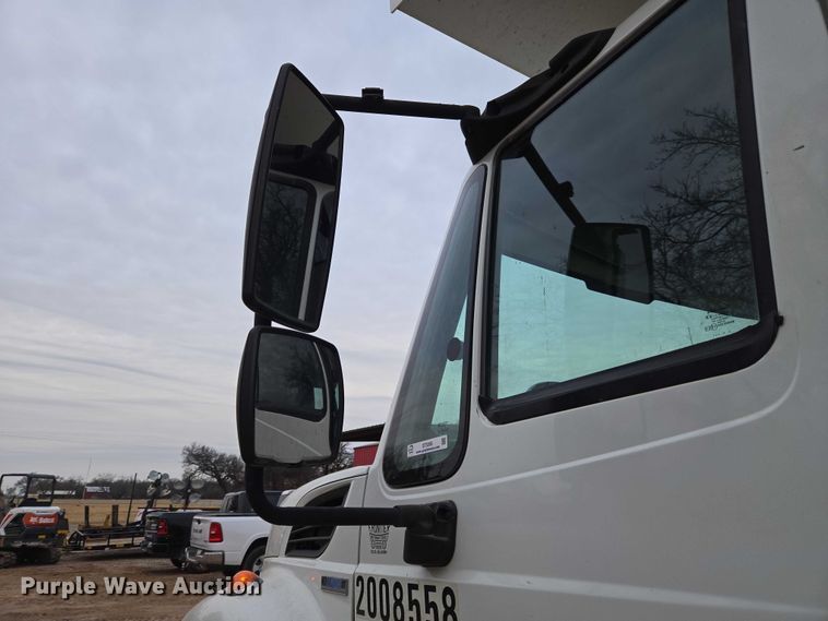 image for item ET5356 2008 International SF625 dump truck