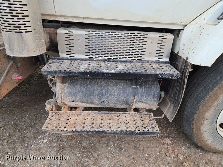 image for item ET5356 2008 International SF625 dump truck