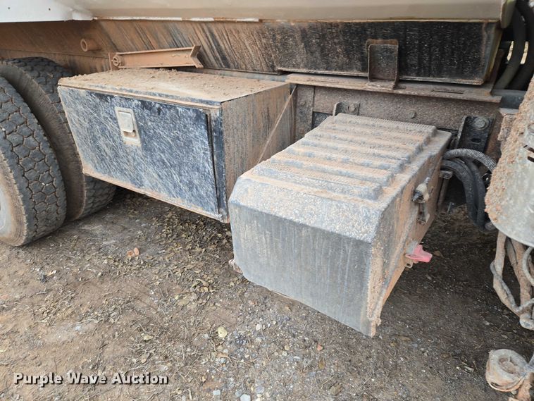 image for item ET5356 2008 International SF625 dump truck