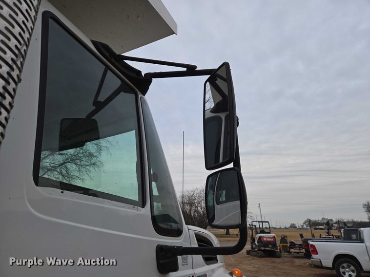 image for item ET5356 2008 International SF625 dump truck