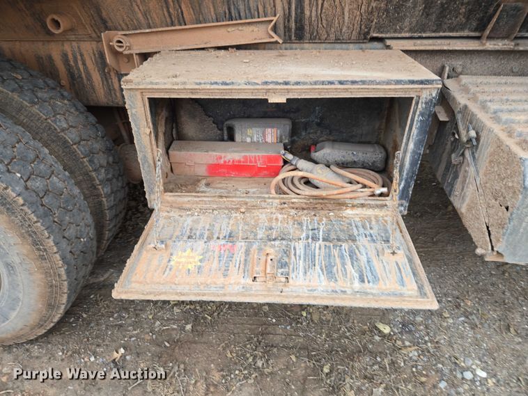 image for item ET5356 2008 International SF625 dump truck