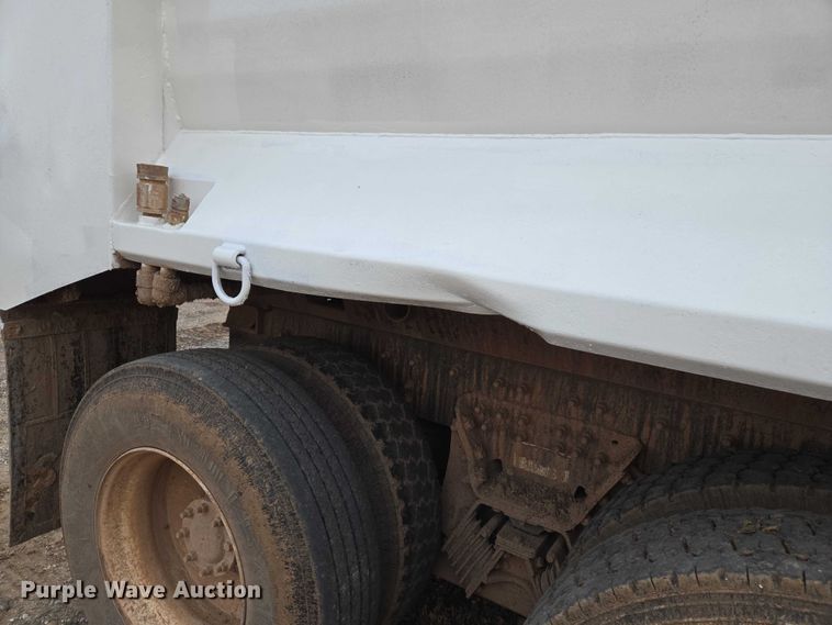 image for item ET5356 2008 International SF625 dump truck