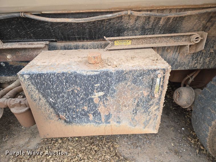 image for item ET5356 2008 International SF625 dump truck
