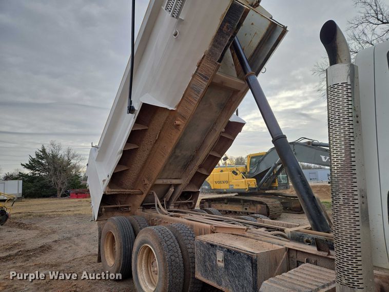 image for item ET5356 2008 International SF625 dump truck
