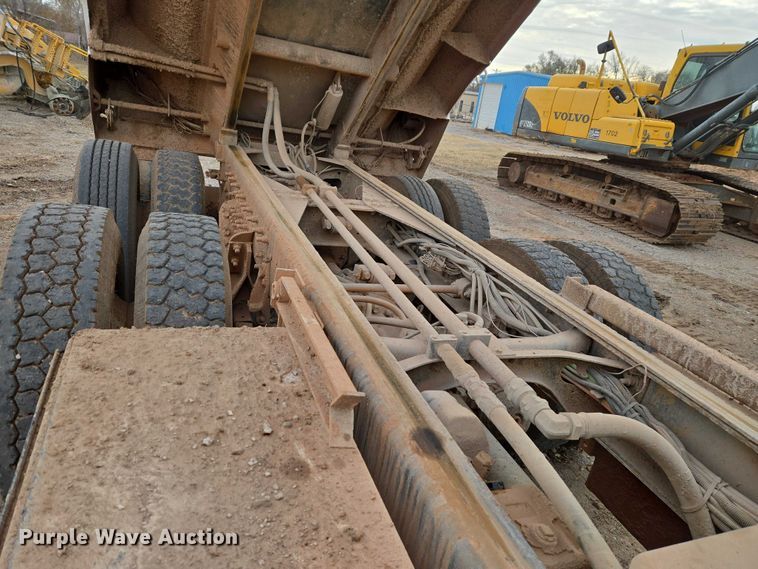 image for item ET5356 2008 International SF625 dump truck