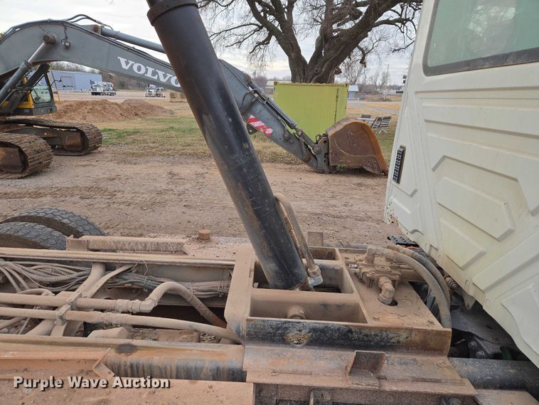 image for item ET5356 2008 International SF625 dump truck