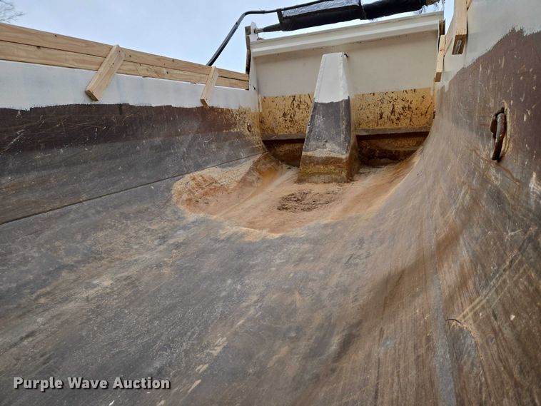 image for item ET5356 2008 International SF625 dump truck