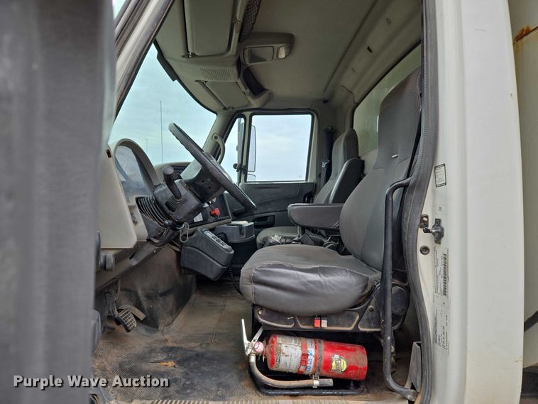 image for item ET5356 2008 International SF625 dump truck