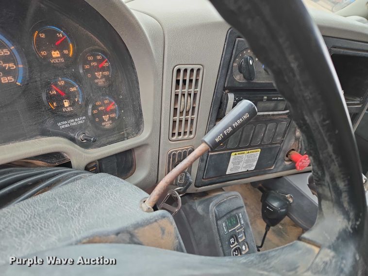 image for item ET5356 2008 International SF625 dump truck