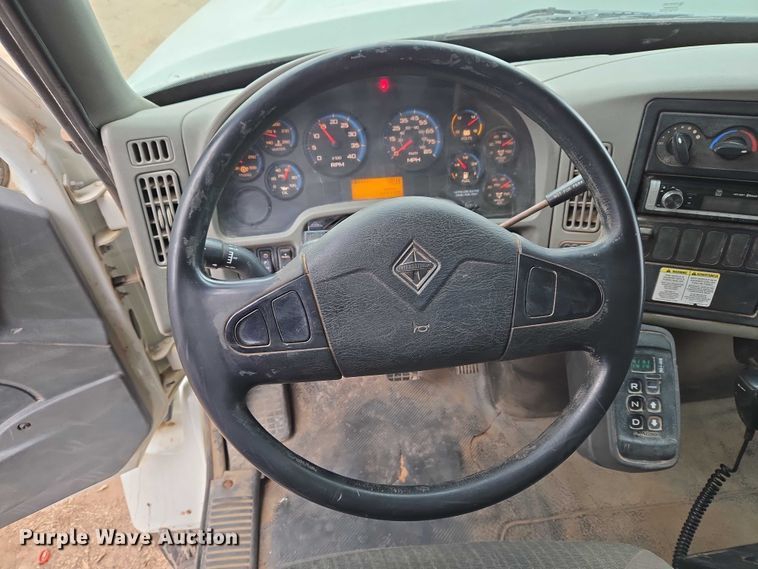 image for item ET5356 2008 International SF625 dump truck