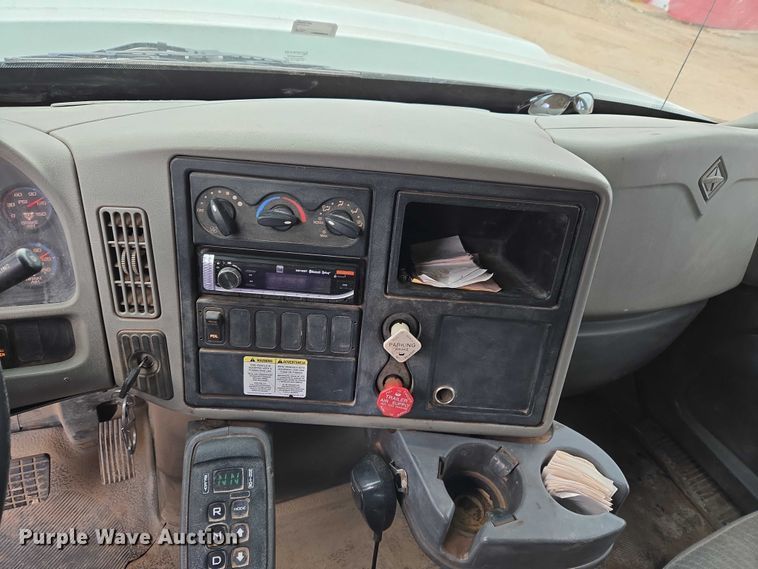 image for item ET5356 2008 International SF625 dump truck