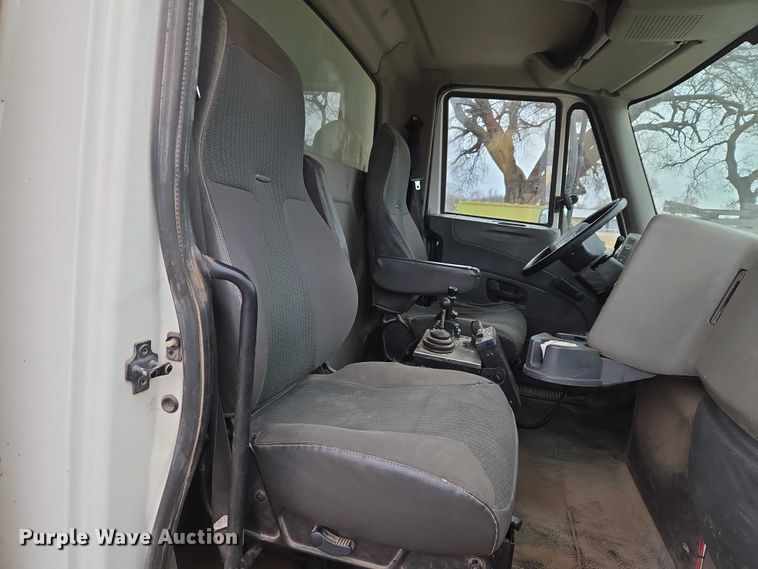 image for item ET5356 2008 International SF625 dump truck