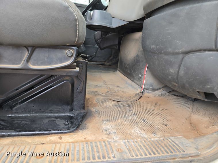 image for item ET5356 2008 International SF625 dump truck