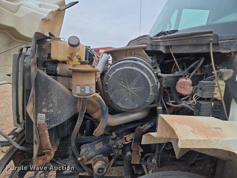 image for item ET5356 2008 International SF625 dump truck