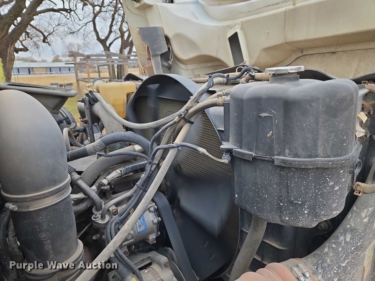 image for item ET5356 2008 International SF625 dump truck