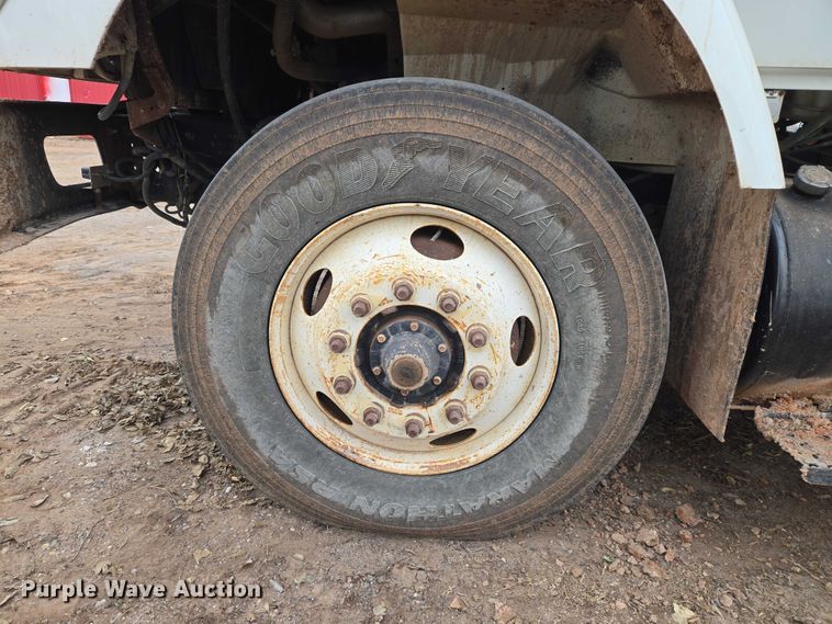 image for item ET5356 2008 International SF625 dump truck