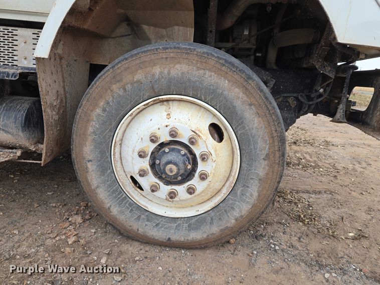 image for item ET5356 2008 International SF625 dump truck