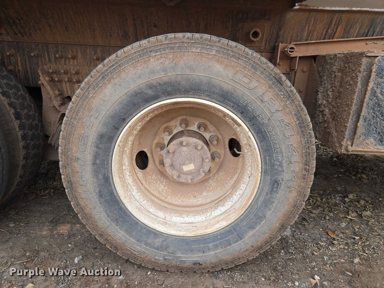 image for item ET5356 2008 International SF625 dump truck