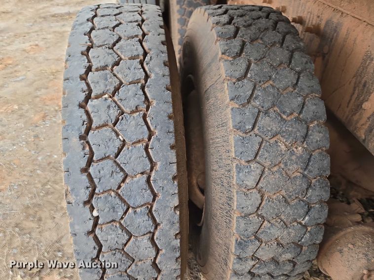 image for item ET5356 2008 International SF625 dump truck