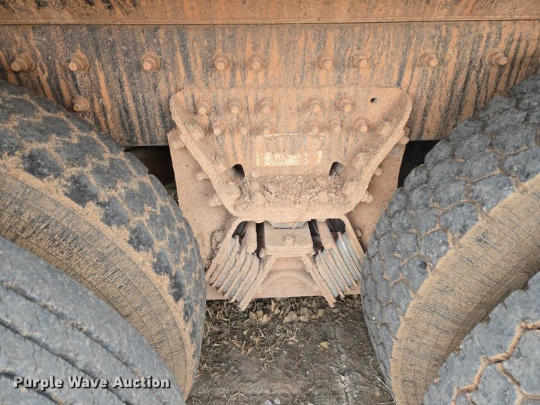 image for item ET5356 2008 International SF625 dump truck