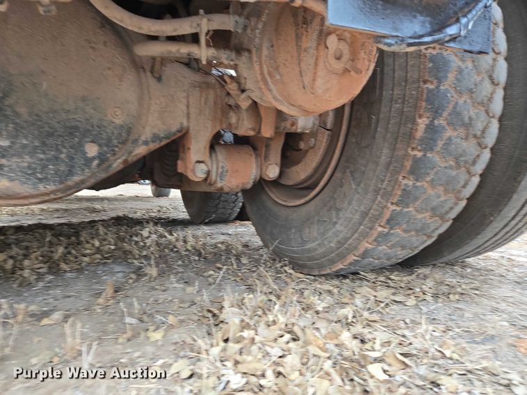 image for item ET5356 2008 International SF625 dump truck