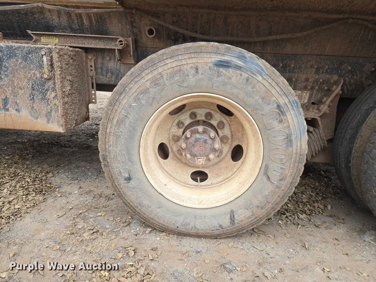 image for item ET5356 2008 International SF625 dump truck