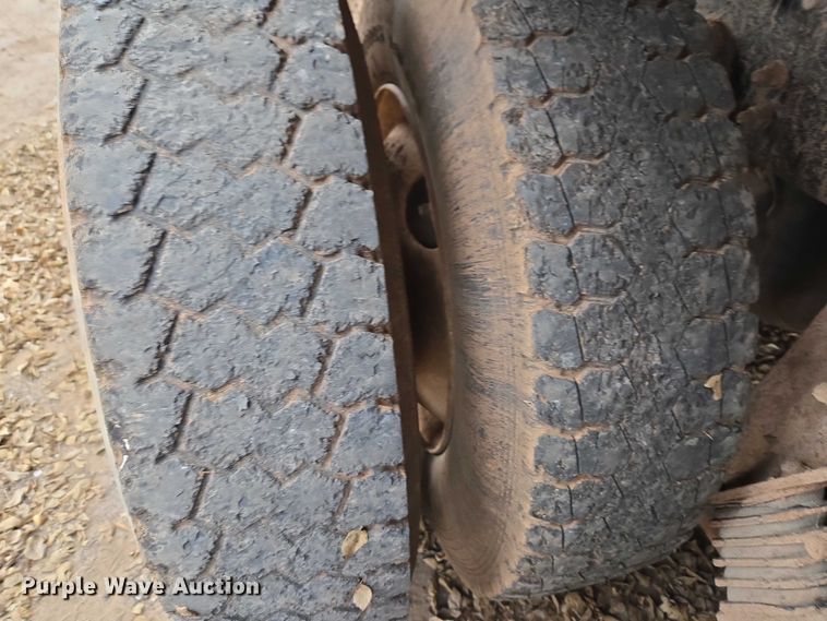 image for item ET5356 2008 International SF625 dump truck