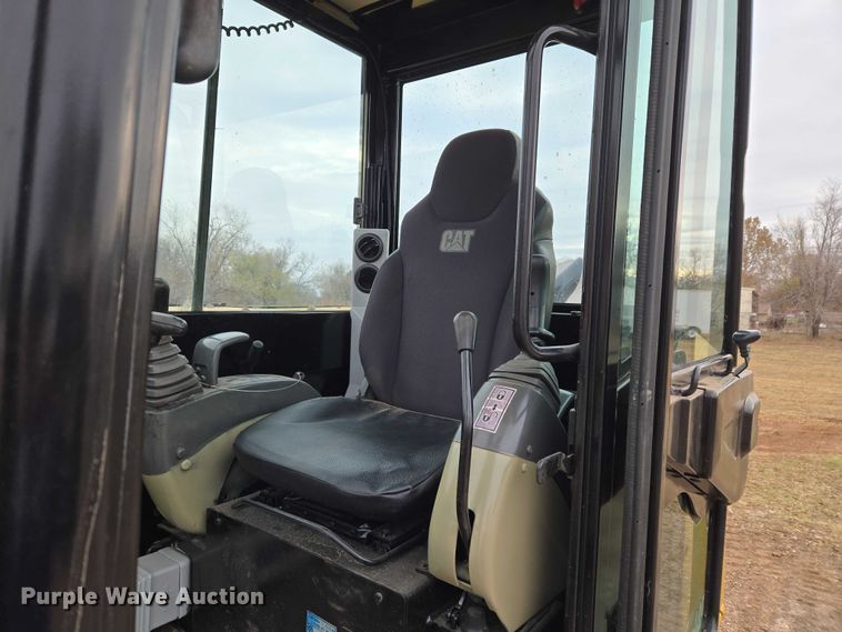 image for item ET5357 2014 Caterpillar 305.5E mini excavator