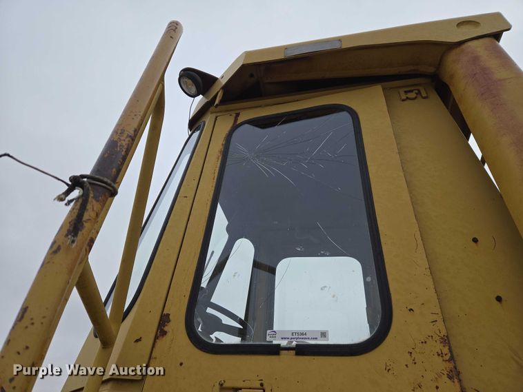 image for item ET5364 1982 Caterpillar 966D wheel loader